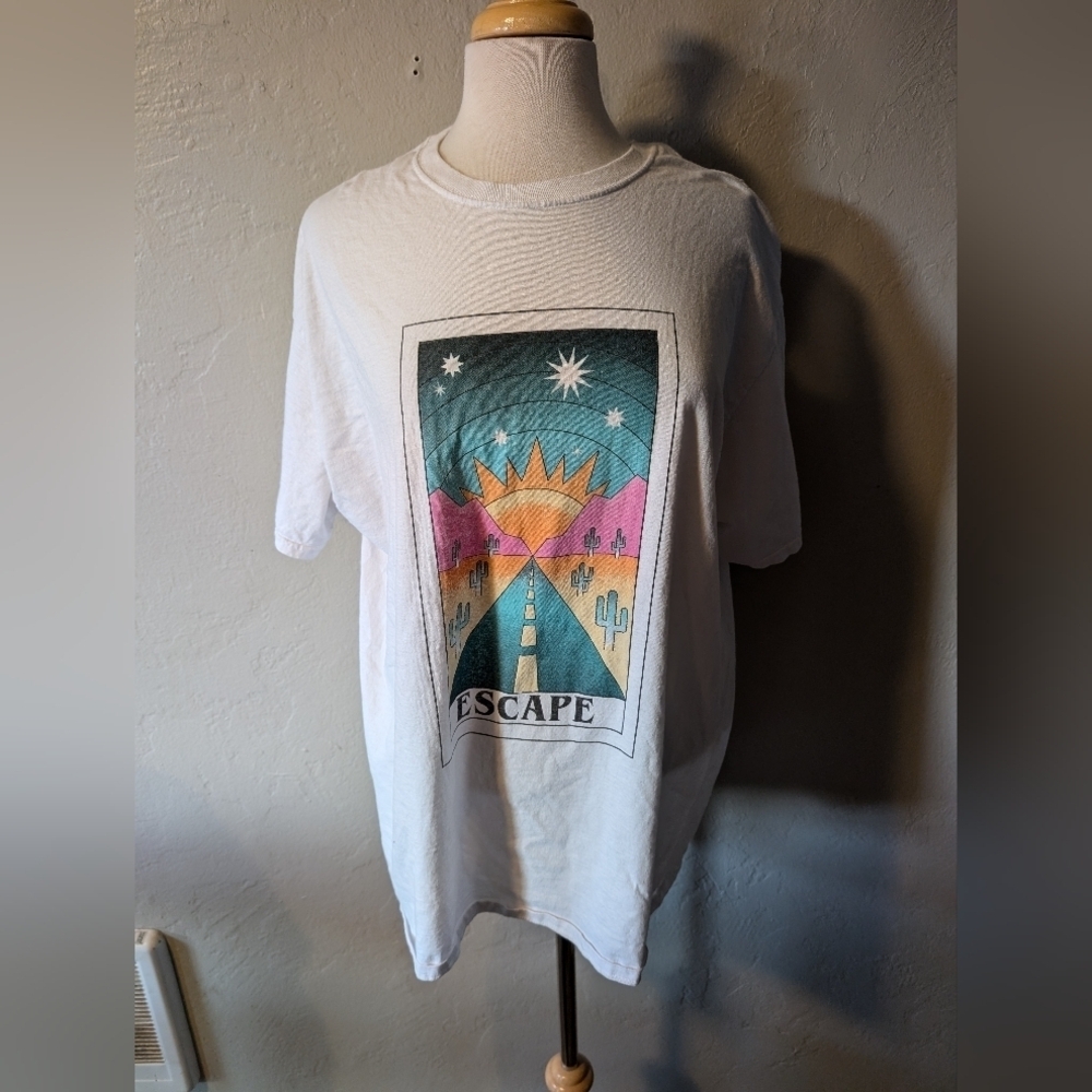 Escape graphic T Boho Trendy unisex‎ size XL
